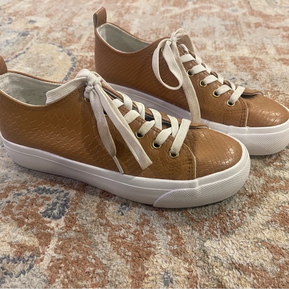 Olivia Miller Women’s Sneakers